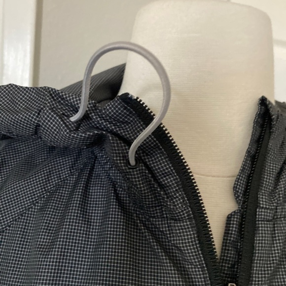 NIKE WINDBREAKER WOMEN SIZE SMALL - Picture 7 of 8